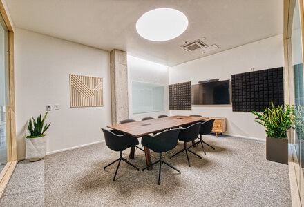 M2 - Medium Meeting Room